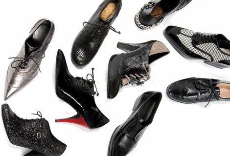 Calzado: zapatos de aguja, salones o zapatos planos tipo Oxford