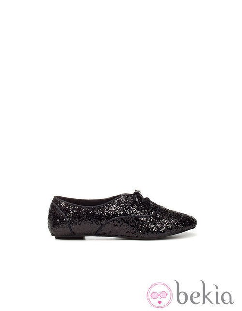 Zapato negro glitter de Zara