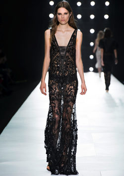 vestido negro de encaje de Roberto Cavali