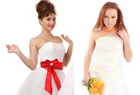 Puedes darle un toque de color a tu vestido con los complementos