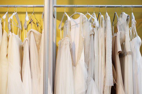 Además del típico y tradicional, hay vestidos de novia de diferentes formas y colores