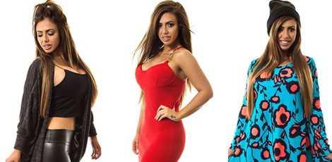 Holly Hagan con otros dos vestidos de su colección de ropa