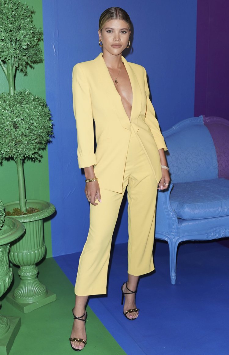 Evita pantalones culotte y sandalias que se anudan al tobillo
