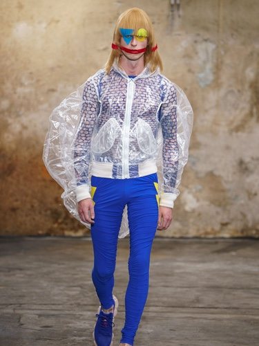 El ugly chic se une a la estética sporty en la última colección de Walter Van Beirendonck
