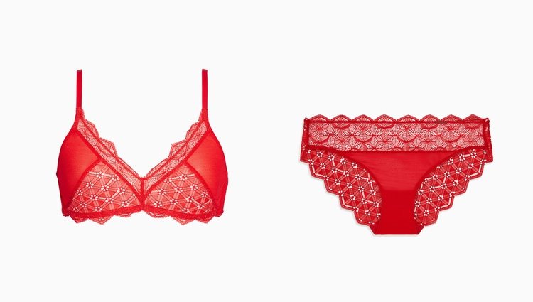 Conjunto lencero rojo de la colección navideña de Calvin Klein