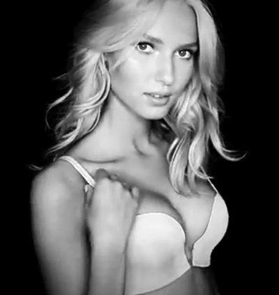 La nueva imagen de Wonderbra se llama Adriana Cernanova