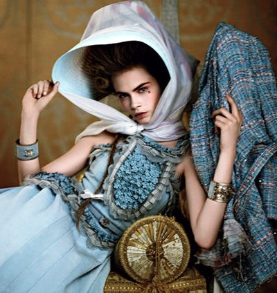 Chanel convierte a Cara Delevingne en María Antonieta