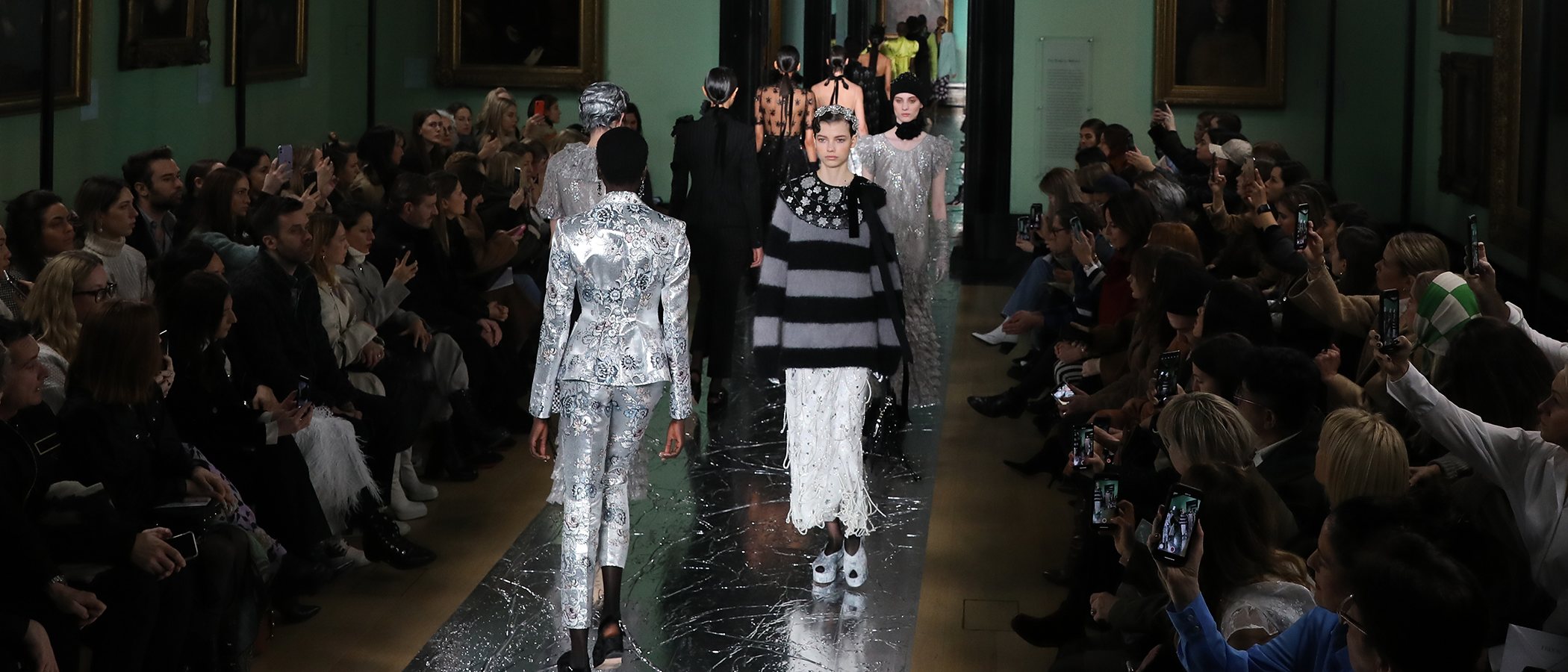 Erdem se inspira en el trabajo de Cecil Beaton para su colección otoño/invierno 2020-2021