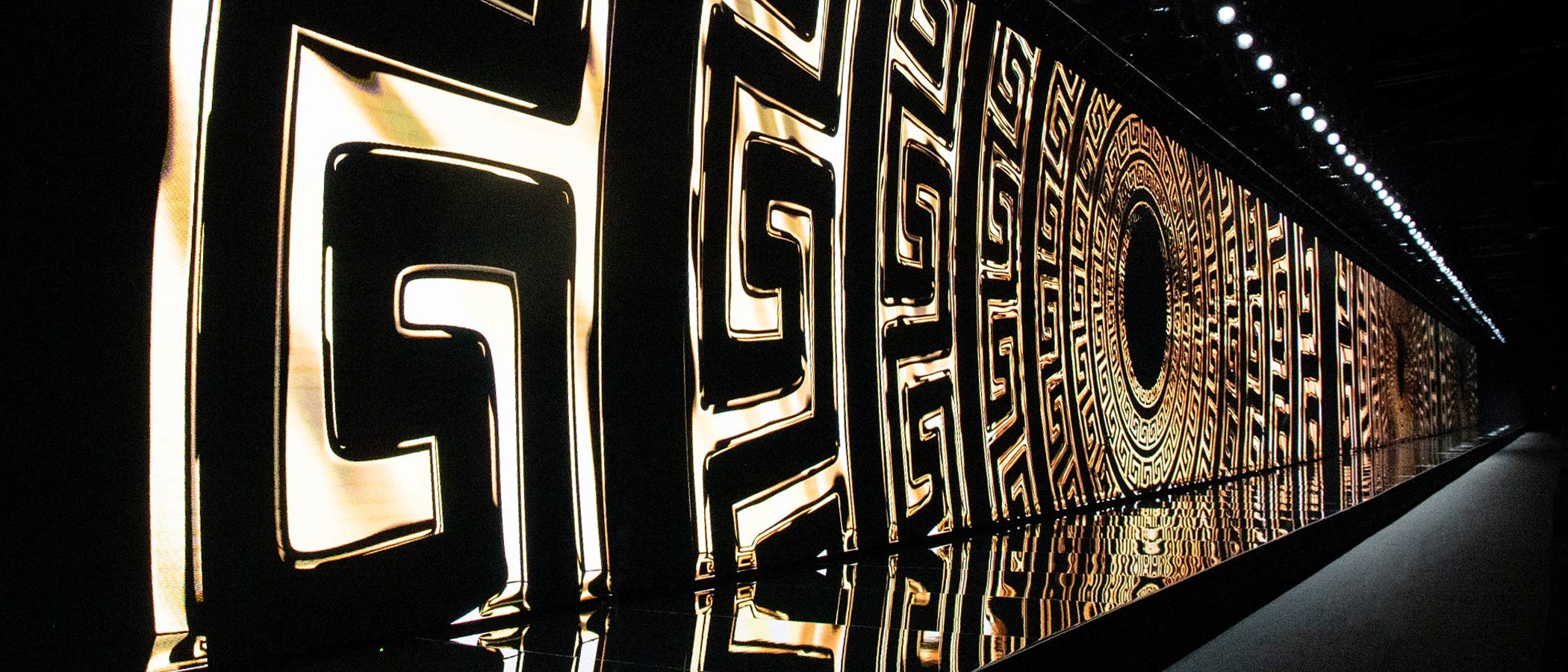 Versace celebra con orgullo el legado de Gianni en su desfile otoño/invierno 2020-2021