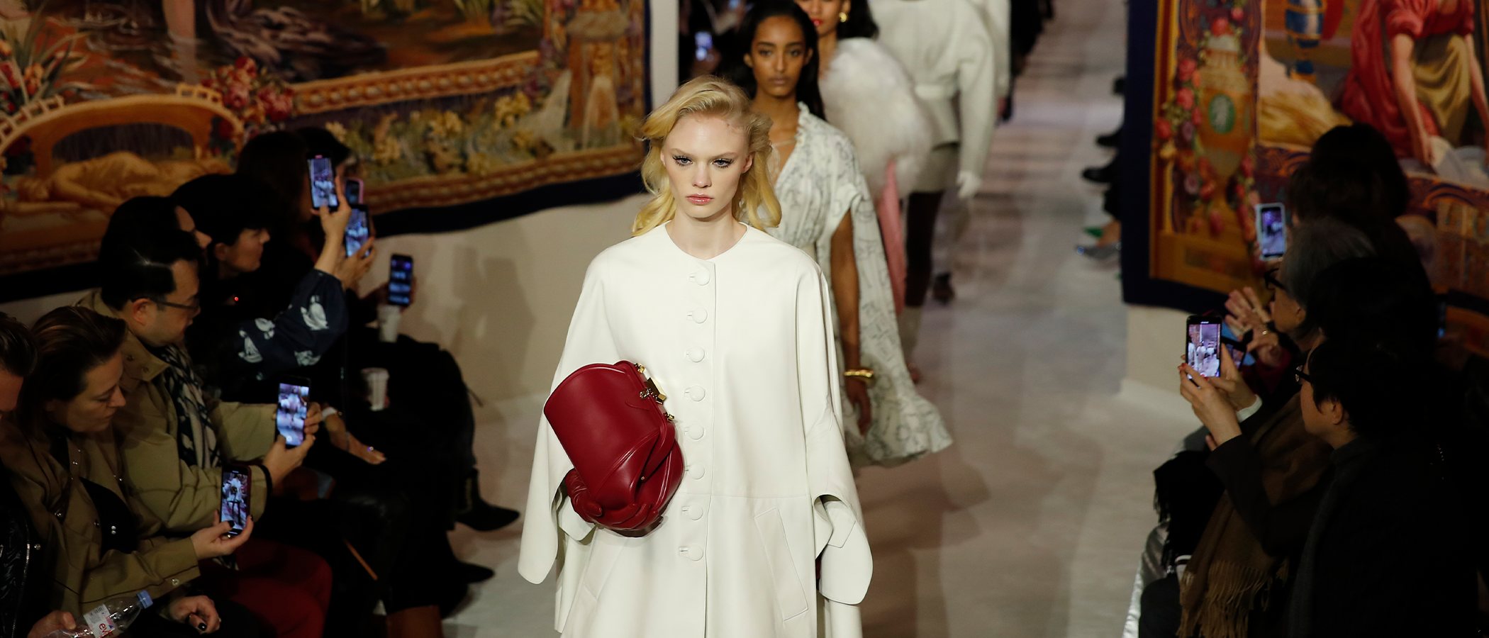 Lanvin reformula la elegancia de los años 60 con el estilo de vida contemporáneo