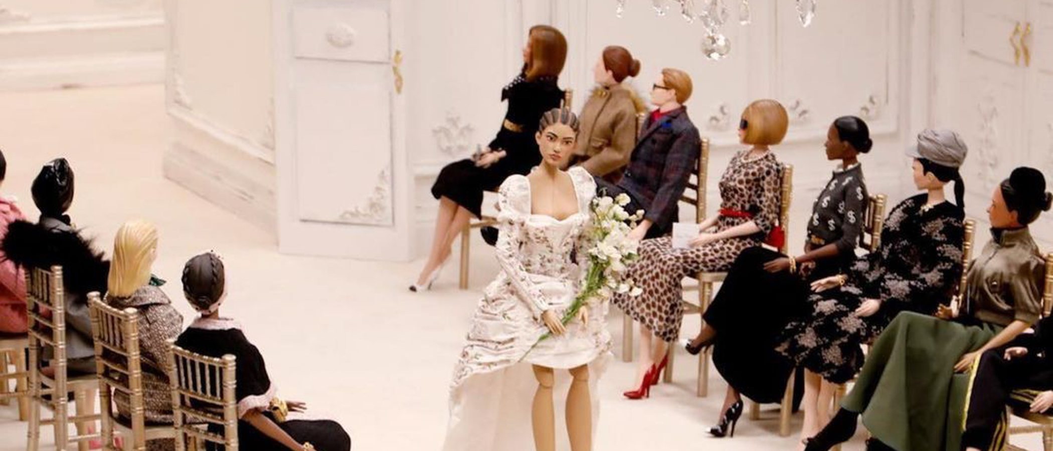 Bella Hadid e Irina Shayk se convierten en las marionetas de la colección primavera/verano 2021 de Moschino