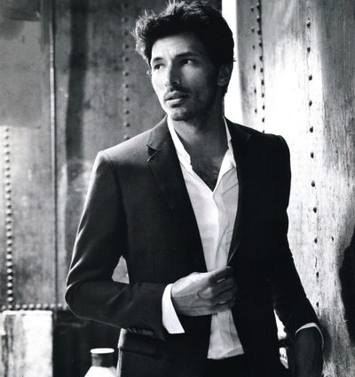 H.E. By Mango ficha a Andrés Velencoso como sustituto de Gerard Piqué