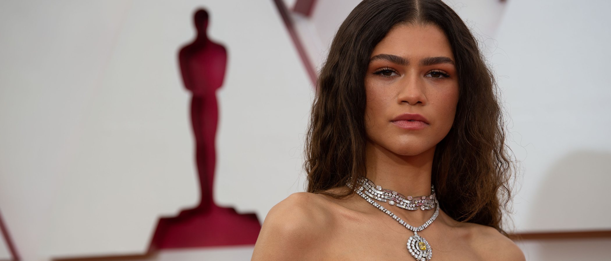 Los 10 mejores looks de la alfombra roja de los Oscar 2021