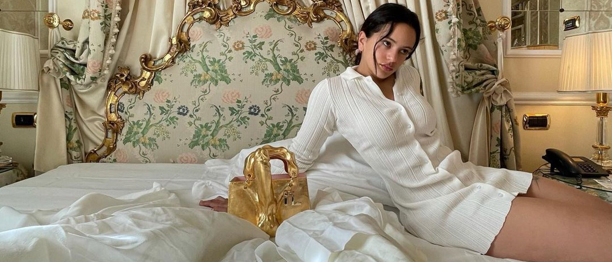 El 'bolso pene' no es el único: Así es la excéntrica colección de bolsos de Rosalía