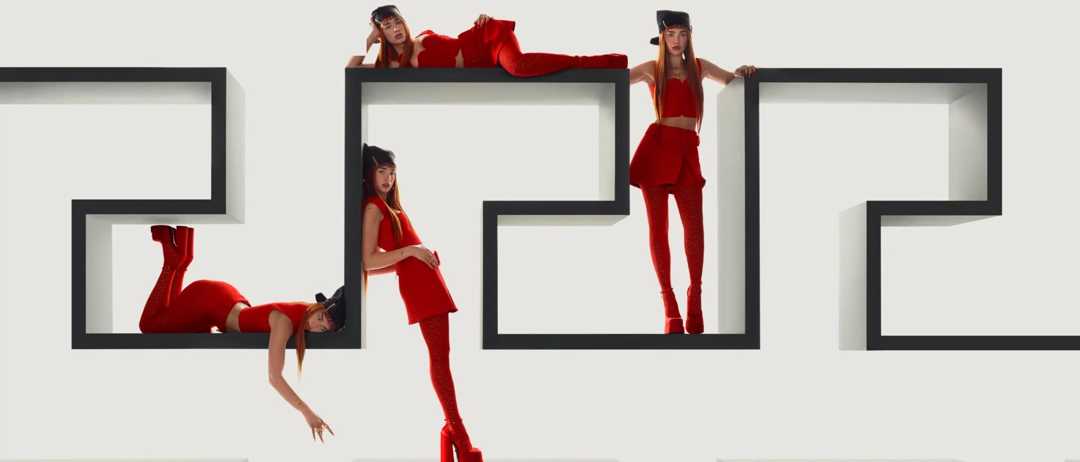 Dua Lipa, imagen de la campaña otoño/invierno 2021 de Versace