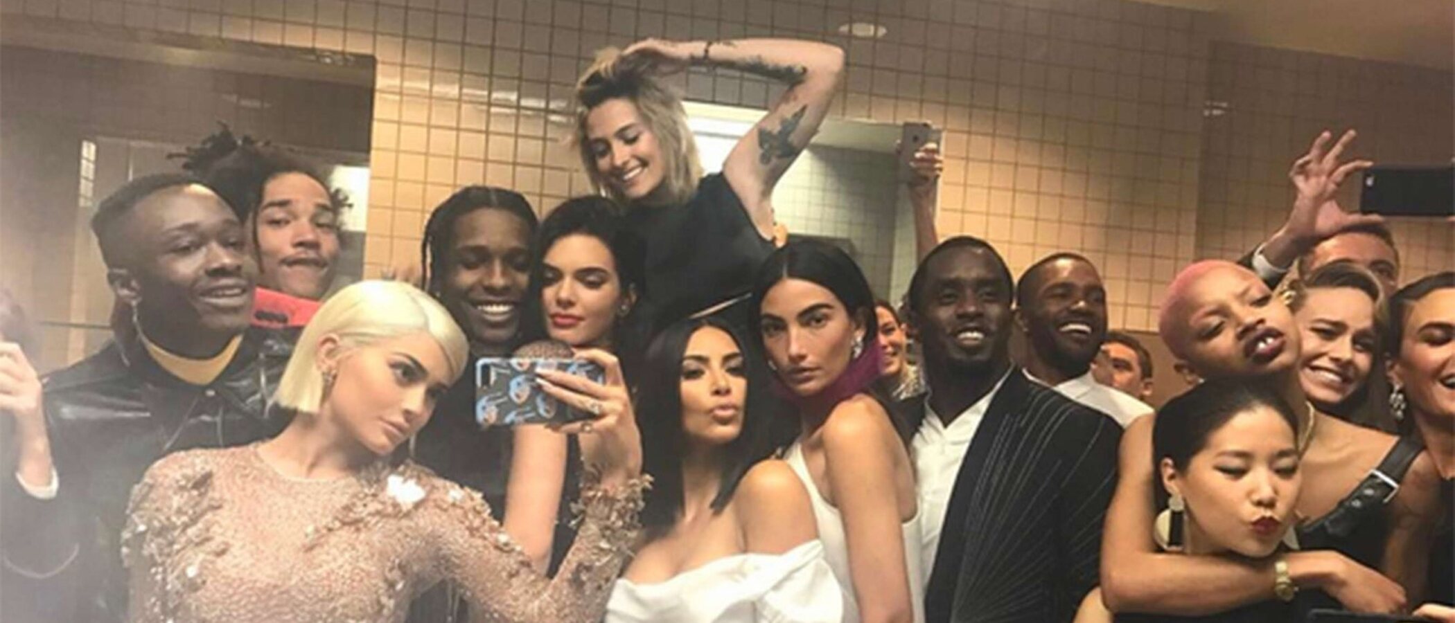 Este 2021 ha vuelto la MET Gala y con ella la vieja costumbre de fumar en los baños que ya había sido polémica