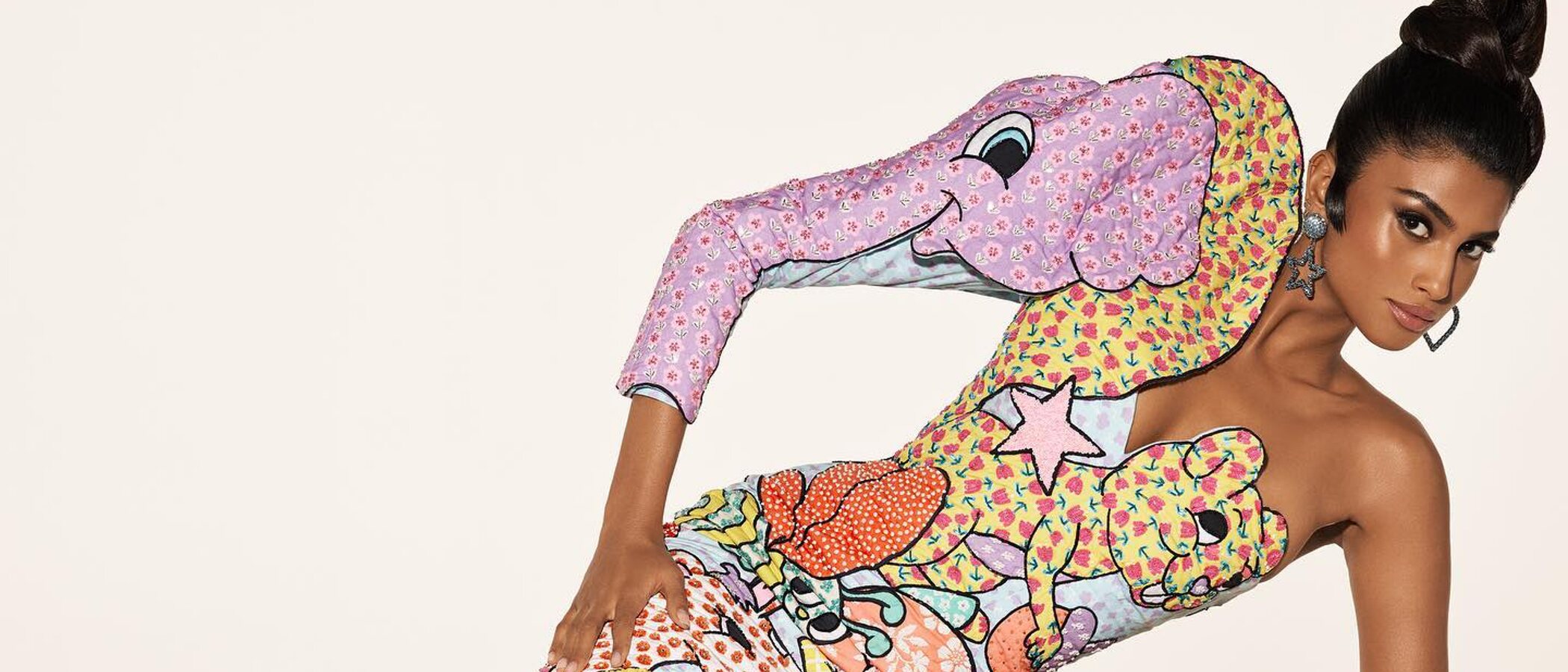 Jeremy Scott escoge a Gigi Hadid e Imaan Hammam entre las 'Girls who lunch' para la campaña primavera/verano 2022 de Moschino