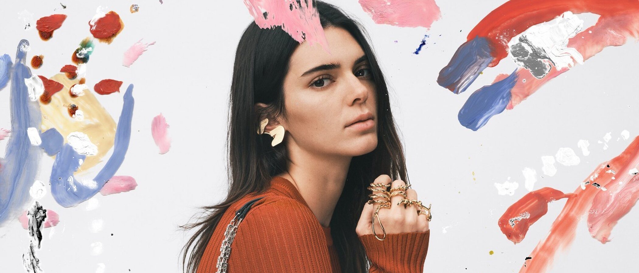 Kim, la musa de Balenciaga, Kendall, la de Givenchy (y con un bolso con su propio nombre)