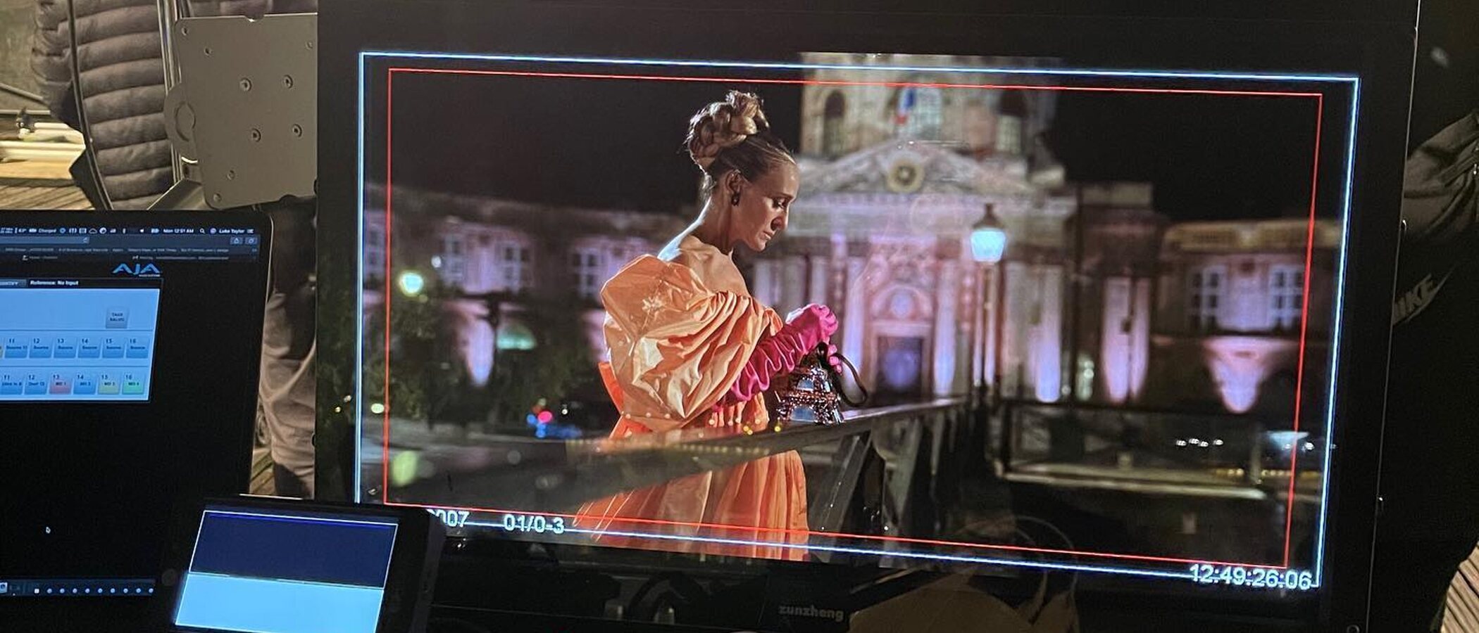 Carrie Bradshaw (Sarah Jessica Parker) termina 'And Just Like That...' vistiendo un Valentino Alta Costura