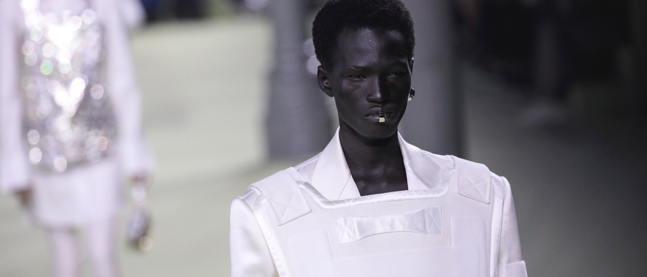 La colección futurista de Balmain que cobra un nuevo significado con la situación bélica actual