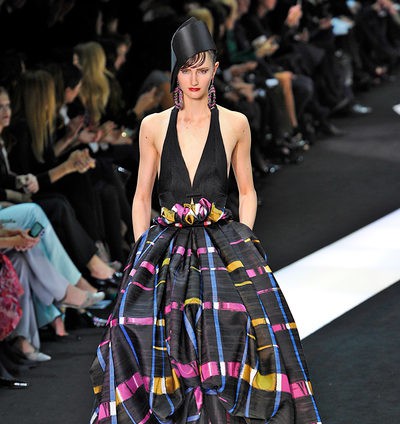 Armani apuesta por los estampados geométricos para la primavera/verano 2013 en la Semana de la Alta Costura de París