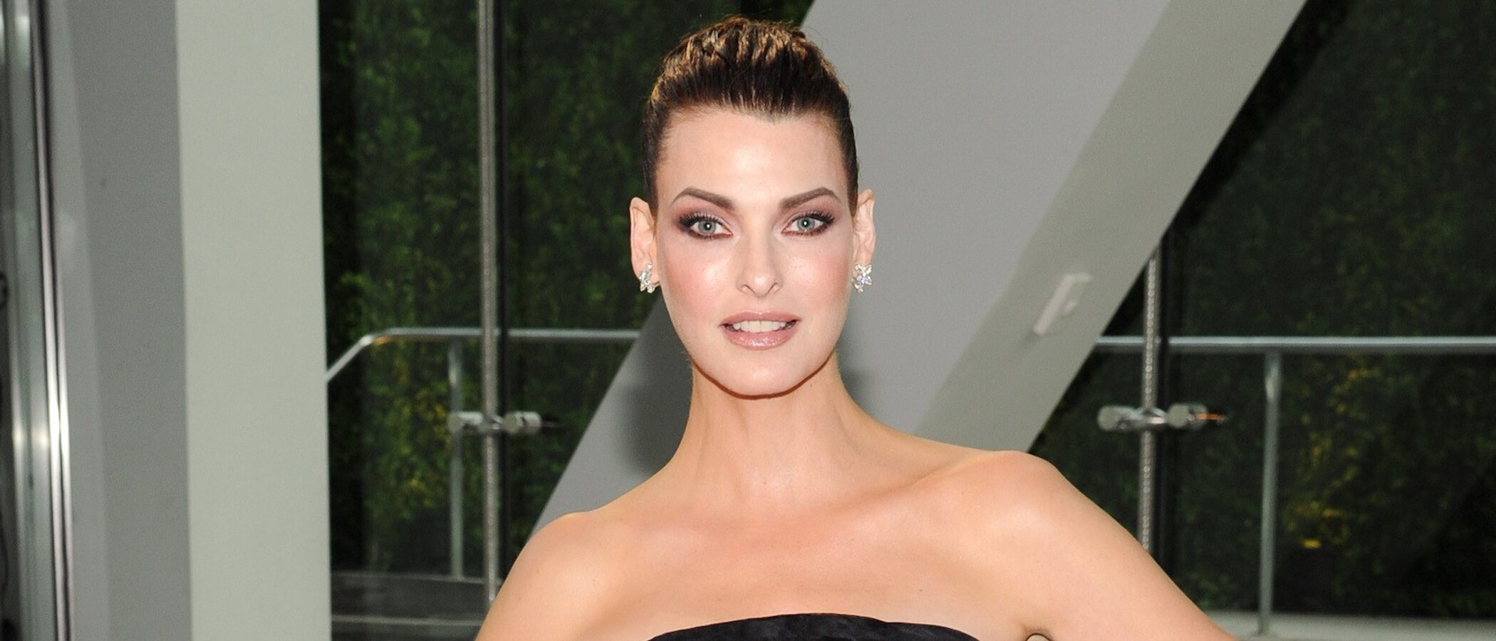 Linda Evangelista pone fin a la peor época de su vida tras su "brutal desfiguración" volviendo al mundo de la moda