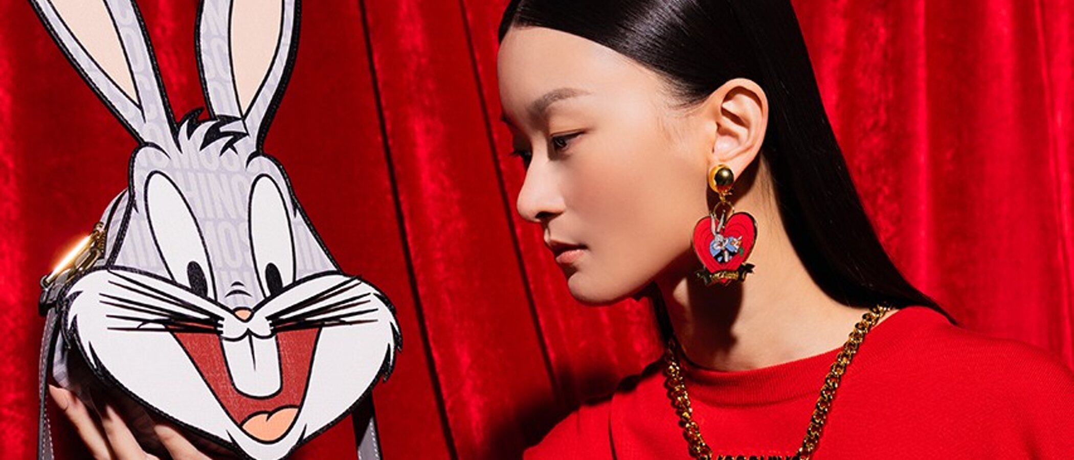 Moschino celebra el Año Nuevo chino con una colección con Bugs Bunny como protagonista