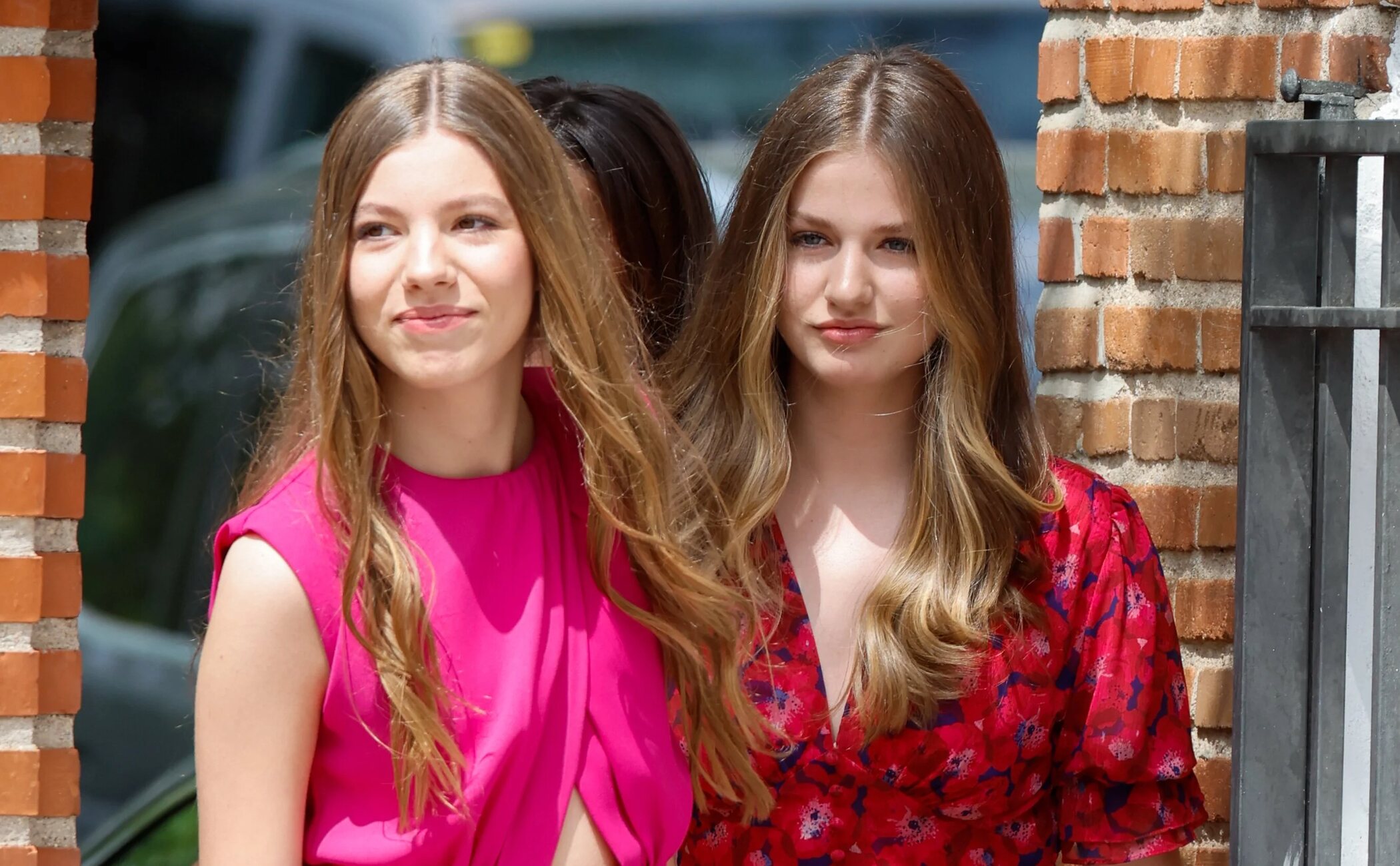 Los looks de Leonor y Sofía para la Confirmación de la Infanta pueden ser tuyos por menos de 100 euros