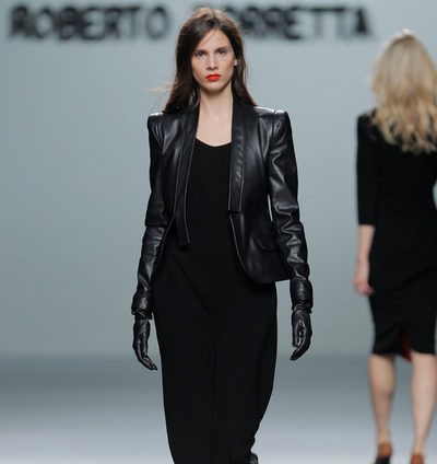 El cuero domina el desfile otoño/invierno 2013/2014 de Roberto Torretta en la Madrid Fashion Week