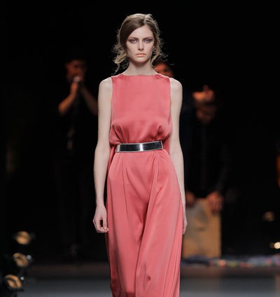 Duyos apuesta por la seda y el movimiento en Madrid Fashion week otoño/invierno 2013/2014