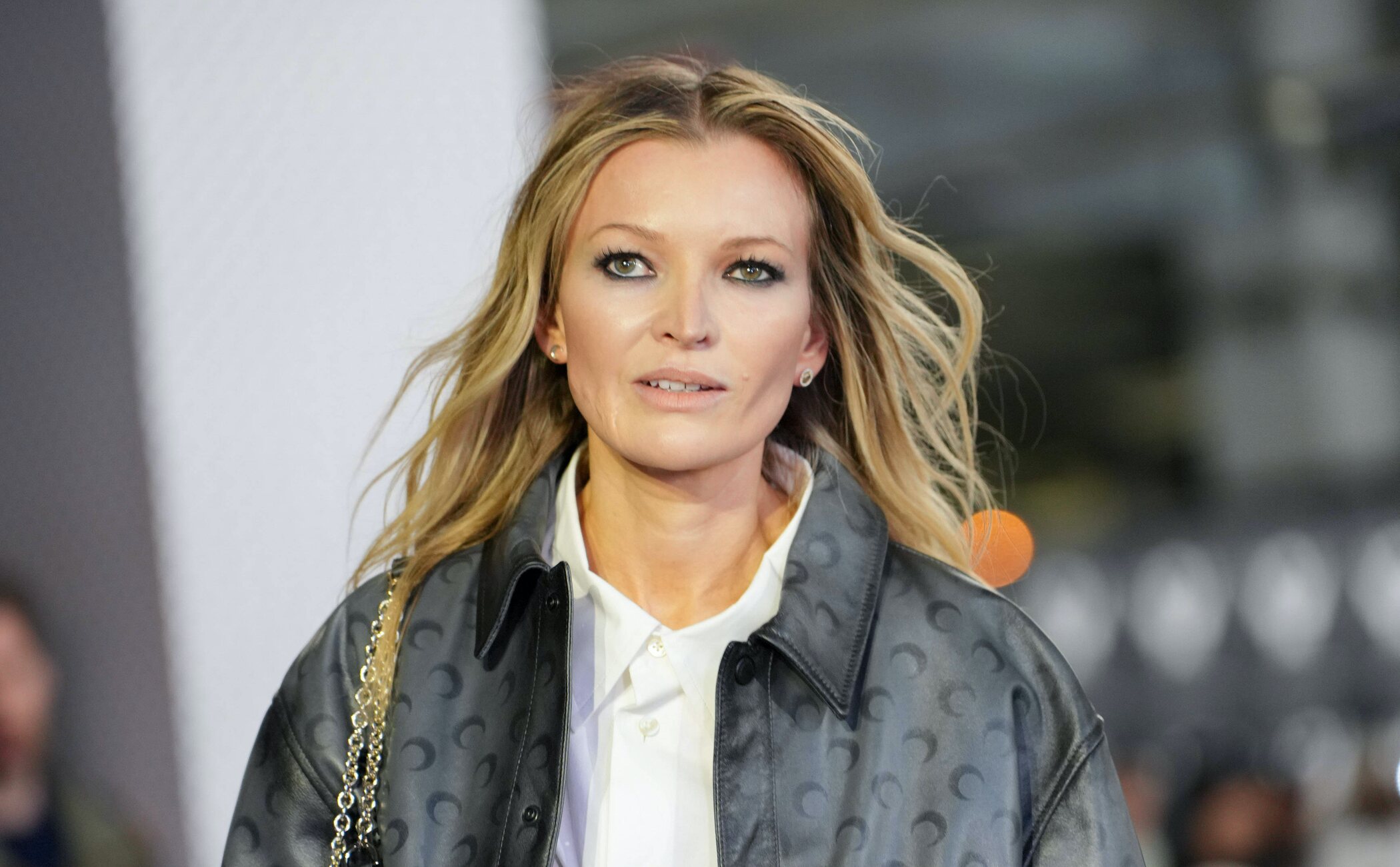 No, Kate Moss no ha desfilado en la Paris Fashion Week: Marine Serre se vuelve viral gracias a su doble 'Fake Moss'