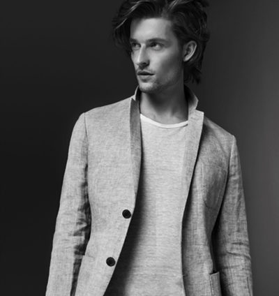 Adolfo Domínguez propone una primavera/verano 2013 masculina muy casual