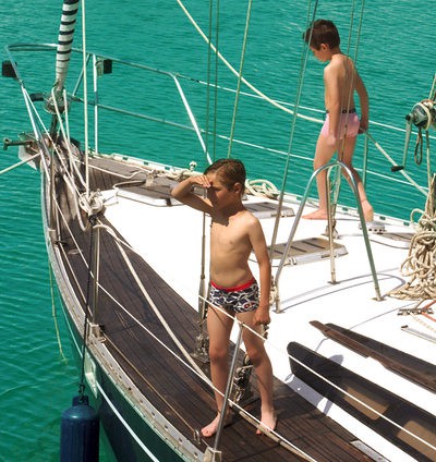 'Romantic Chic' y 'Navy Gold', las nuevas colecciones de Dolores Cortés para niños