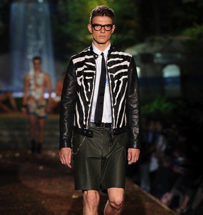 DSquared2 viste a los hombres de exploradores y naúfragos en la Semana de la Moda de Milán