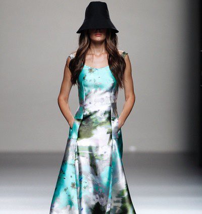 Juanjo Oliva apuesta por los vestidos línea A en su colección primavera/verano 2014 en la Madrid Fashion Week