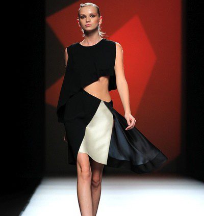 AA de Amaya Arzuaga se inspira en los murciélagos y presenta una geométrica colección primavera/verano 2014 en Madrid Fashion Week