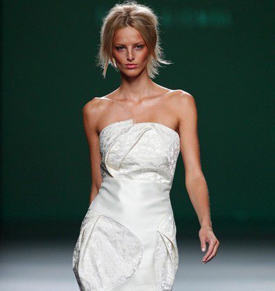 Devota & Lomba apuesta por los blancos y amarillos en su desfile primavera/verano 2014 en Madrid Fashion Week