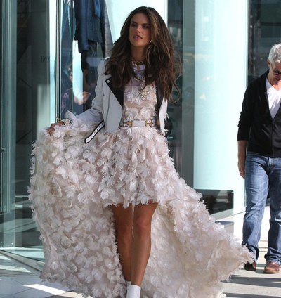 Alessandra Ambrosio, de shooting por Beverly Hills para la nueva campaña de Chanel
