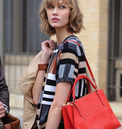 Karlie Kloss posa muy casual en Nueva York para la nueva campaña de Coach