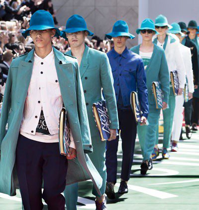 Burberry rinde homenaje al escritor Bruce Chatwin en su nueva colección primavera/verano 2015