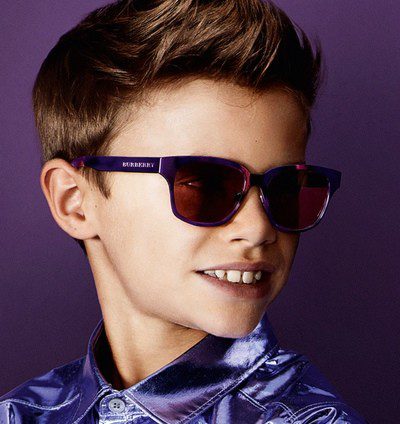 Romeo Beckham sigue los pasos de su padre en su nueva campaña para Burberry