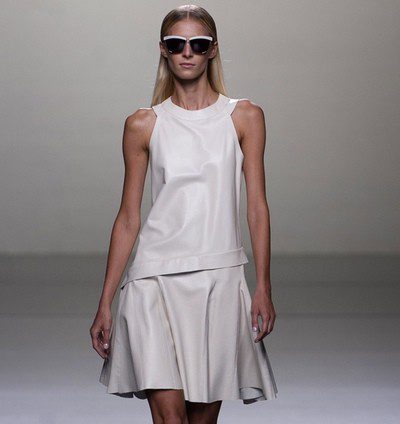 Vestidos vaporosos y con movimiento, la apuesta de Roberto Torretta en Madrid Fashion Week