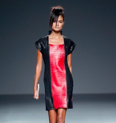 Etxeberría da protagonismo a la piel para la primavera/verano 2015 en Madrid Fashion Week