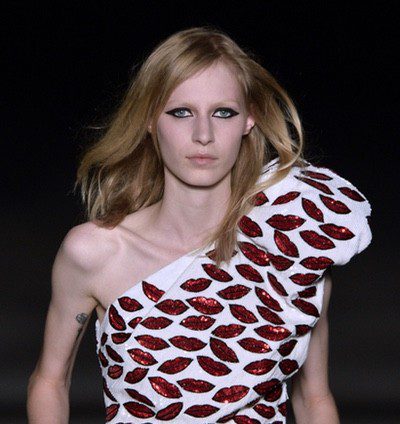 Julia Nobis se convierte en la imagen de Loewe para la primavera/verano 2015