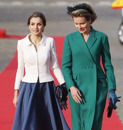 Duelo de Reinas: la dulzura de la Reina Letizia gana a la sobriedad de Matilde de Bélgica