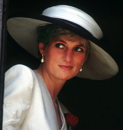 Los vestidos más emblemáticos de Lady Di, expuestos en Kensington Palace