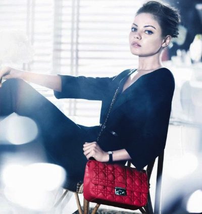 Mila Kunis es la nueva imagen de los bolsos 'Miss Dior'