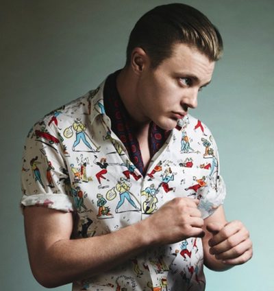 Michael Pitt hace un homenaje a la moda retro en la nueva campaña de Prada