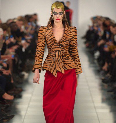 Londres se viste de gala para el regreso de John Galliano y su desfile de Alta Costura 'Artisanal'