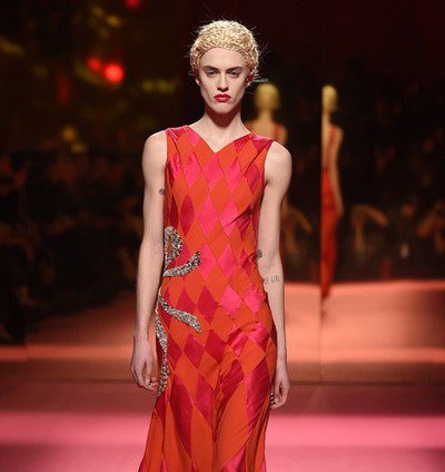 Patchwork y trampantojos en la colección de Alta Costura de Schiaparelli para la primavera/verano 2015